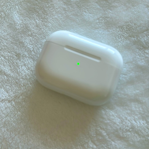 Apple AirPods Pro. Charging Case Only.